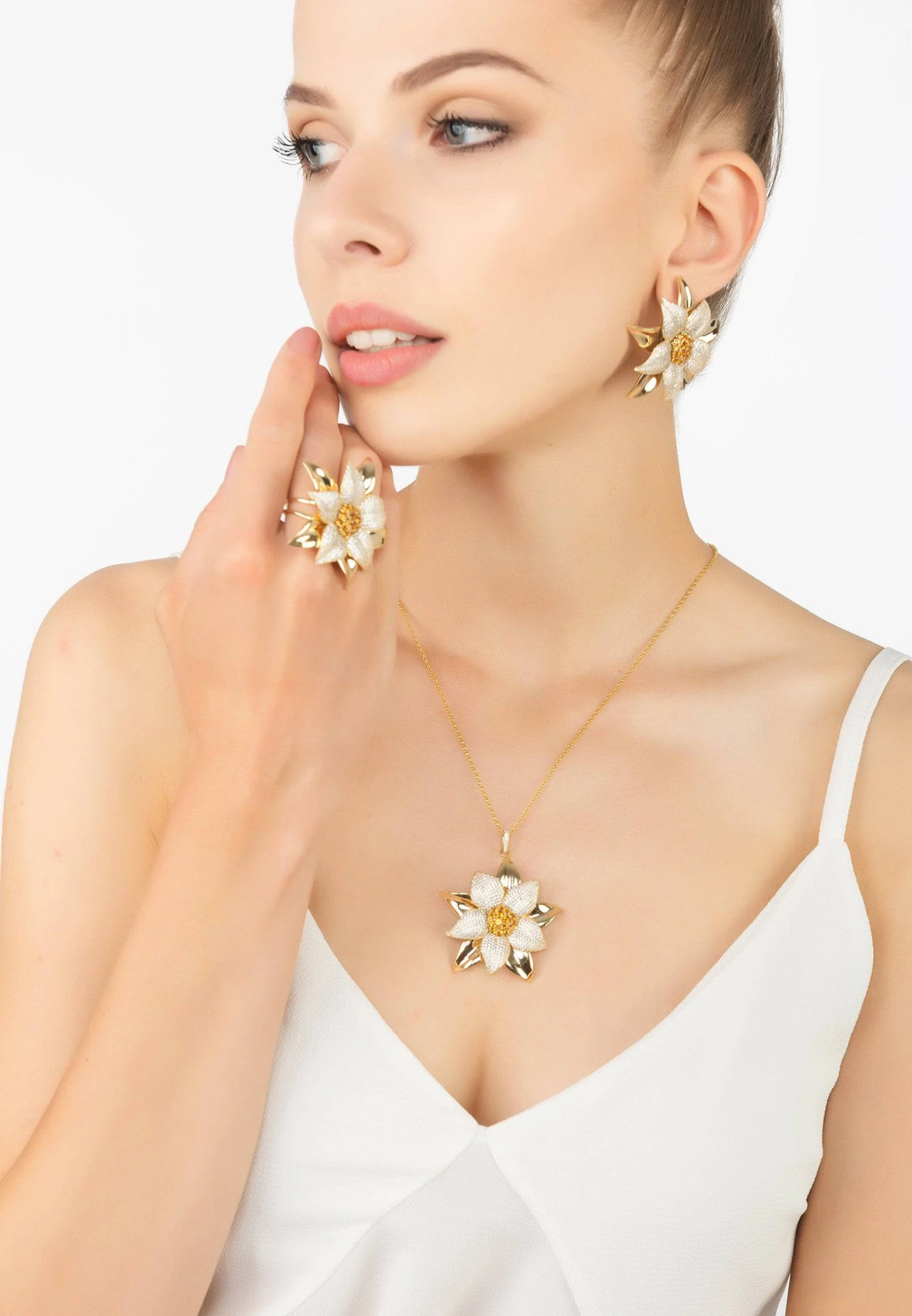 Latelita Daisy Flower Ring Gold 4 Latelita Daisy Flower Ring Gold - Image 4