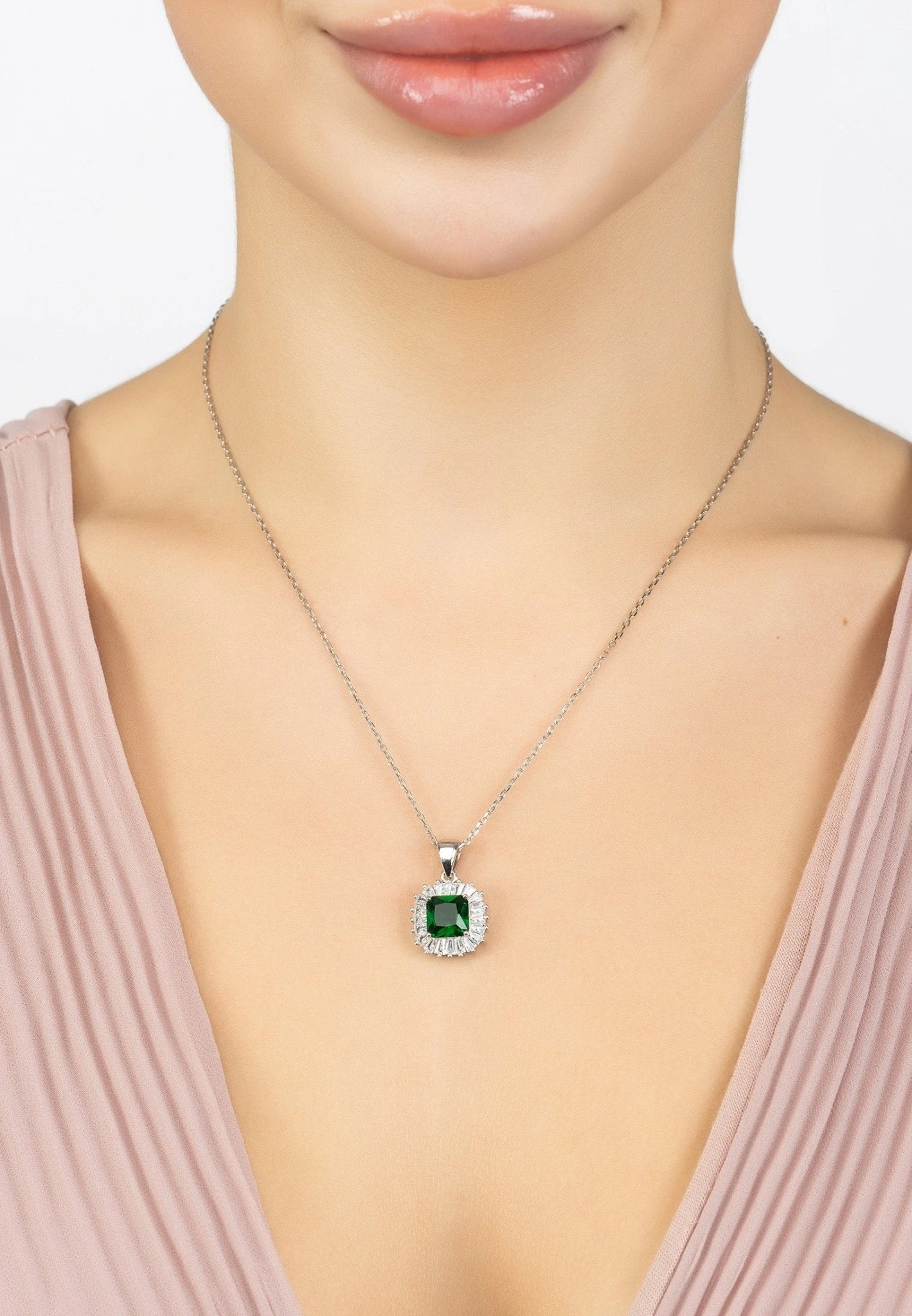 Latelita Camilla Pendant Necklace Silver Emerald 2 Latelita Camilla Pendant Necklace Silver Emerald - Image 2