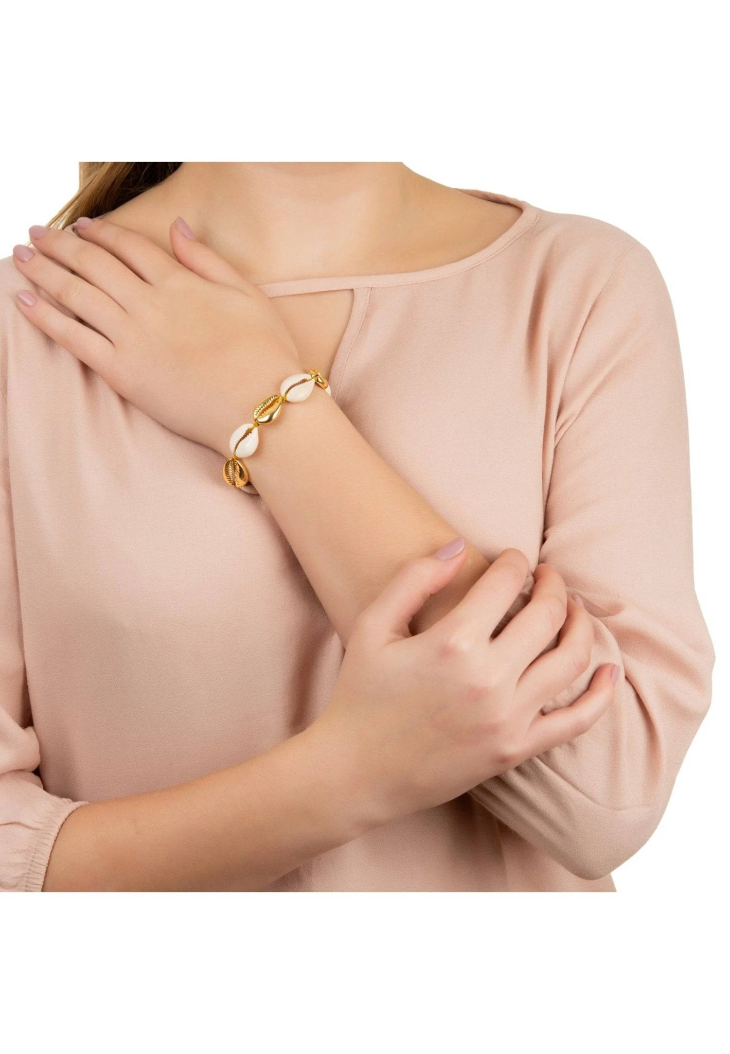 Latelita Cowrie Multi Shell Macrame Bracelet Gold 2 Latelita Cowrie Multi Shell Macrame Bracelet Gold - Image 2