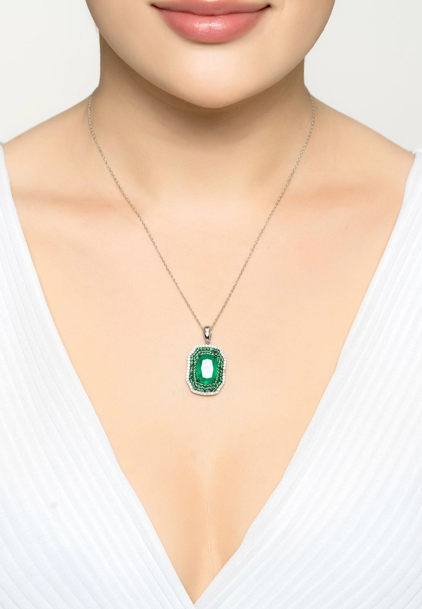 Latelita Seraphina Pendant Necklace Silver Colombian Emerald 2 Latelita Seraphina Pendant Necklace Silver Colombian Emerald - Image 2