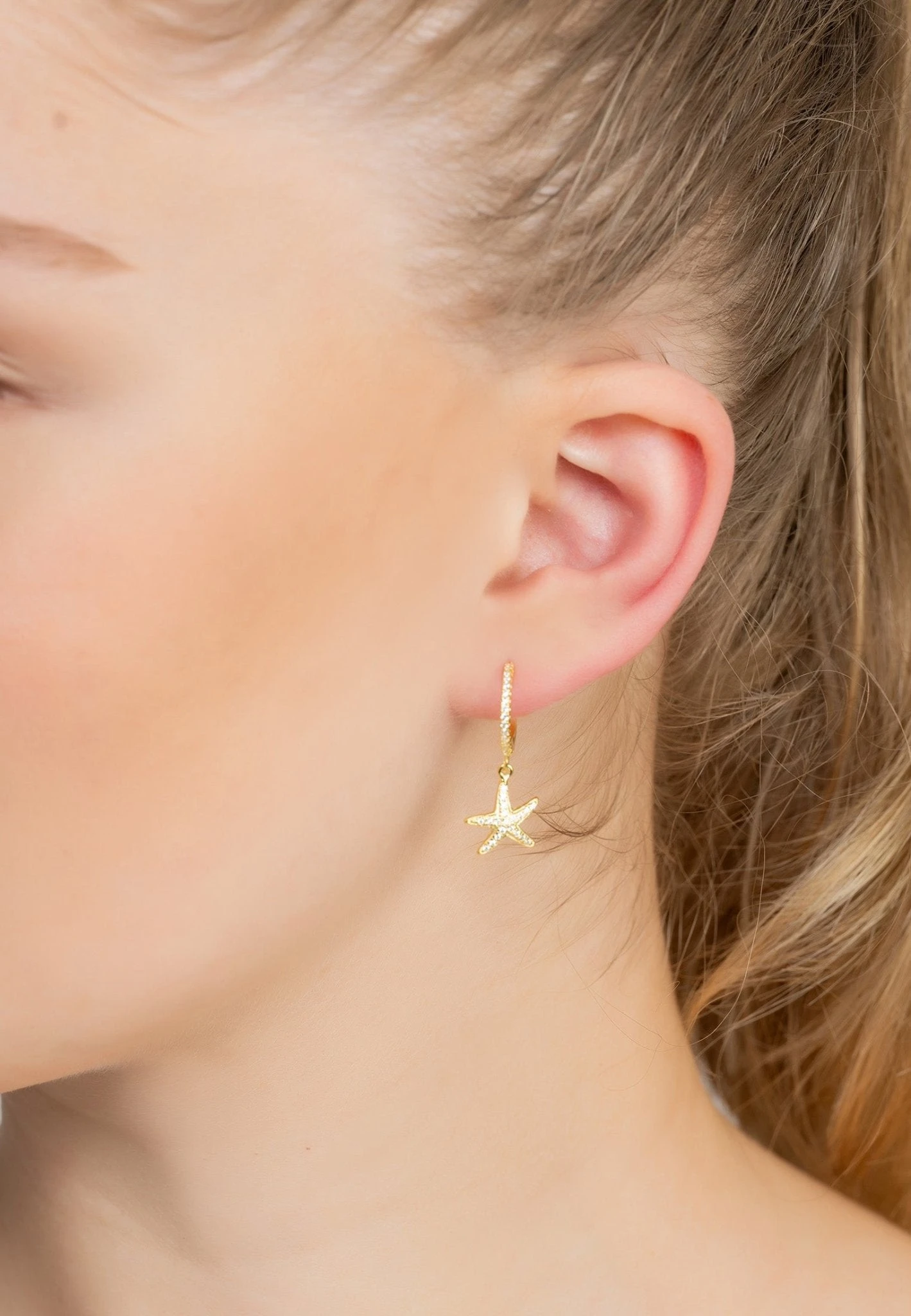 Latelita Starfish Sparkling Hoop Earrings Gold 2 Latelita Starfish Sparkling Hoop Earrings Gold - Image 2